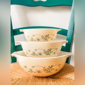 Pyrex Shenandoah Cinderella nesting bowls